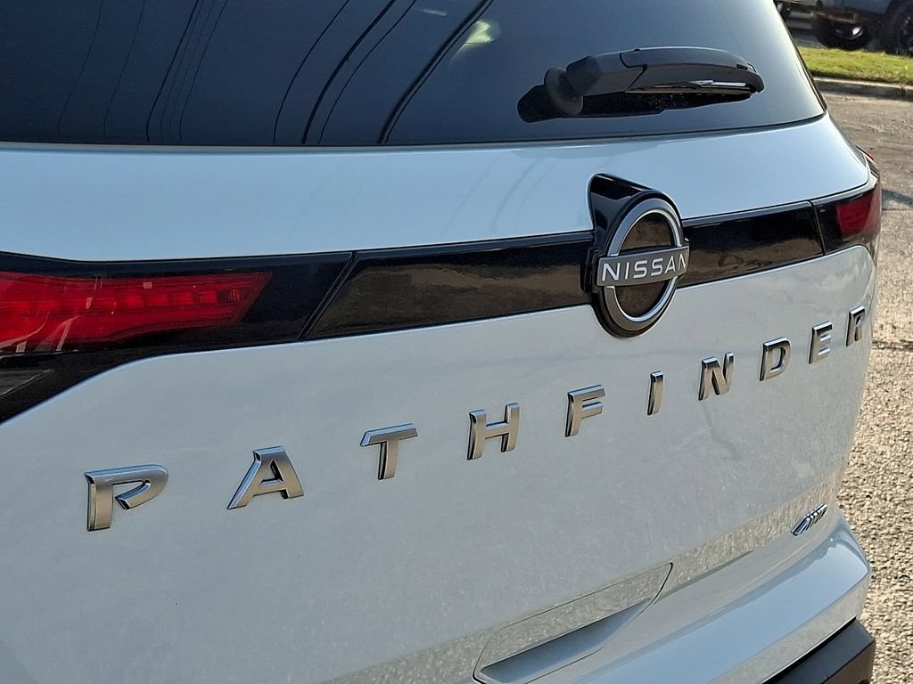 Used 2025 Nissan Pathfinder SV AWD/4WD image 31