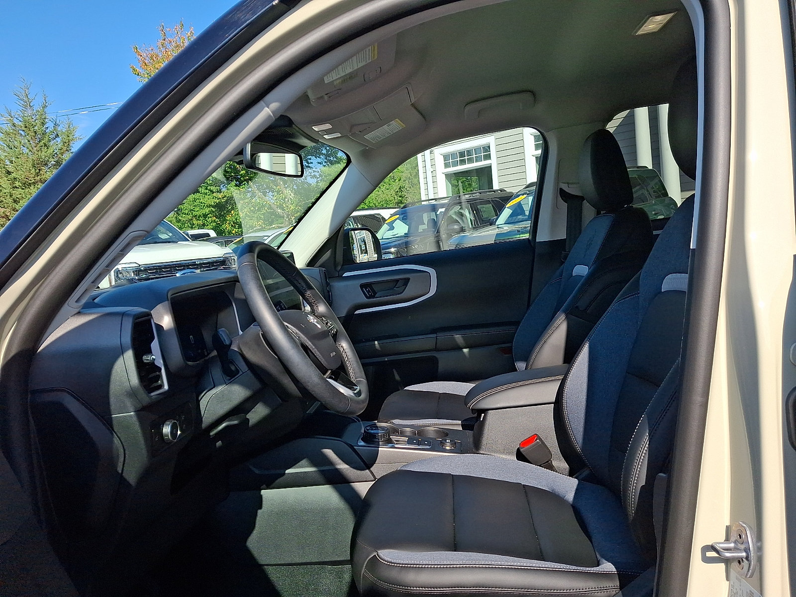 Certified 2025 Ford Bronco Sport Outer Banks w/ Outer Banks Tech Package+ AWD/4WD image 14