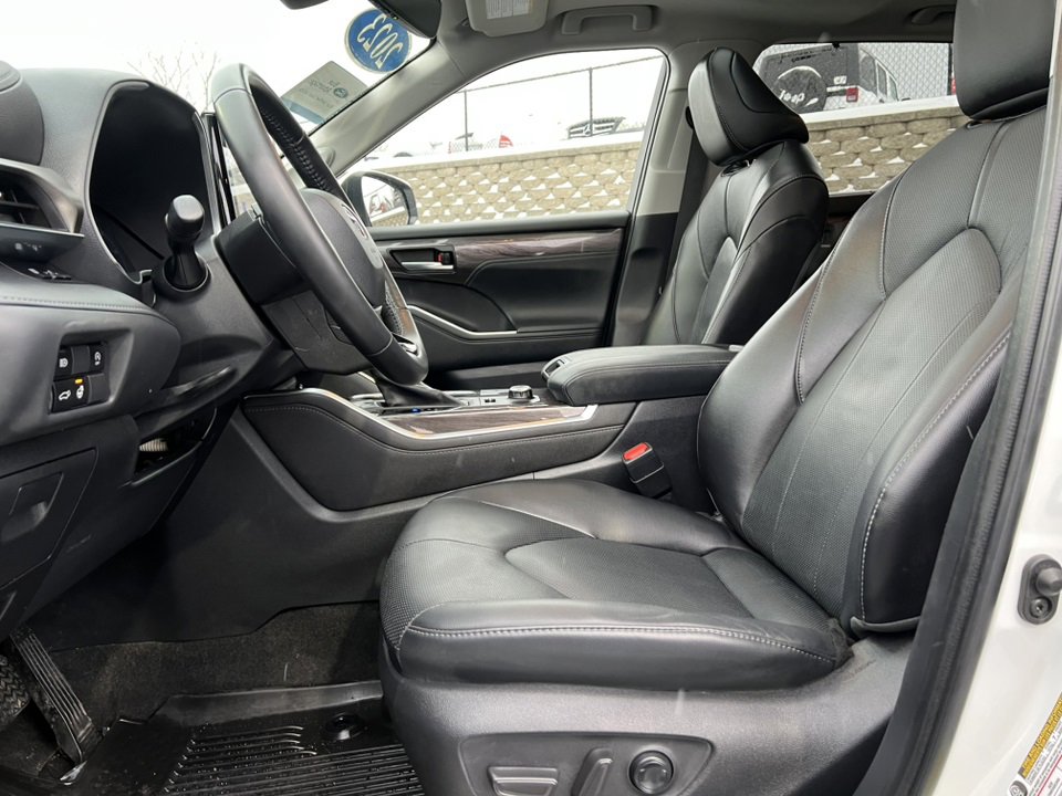 Used 2023 Toyota Highlander Limited image 4