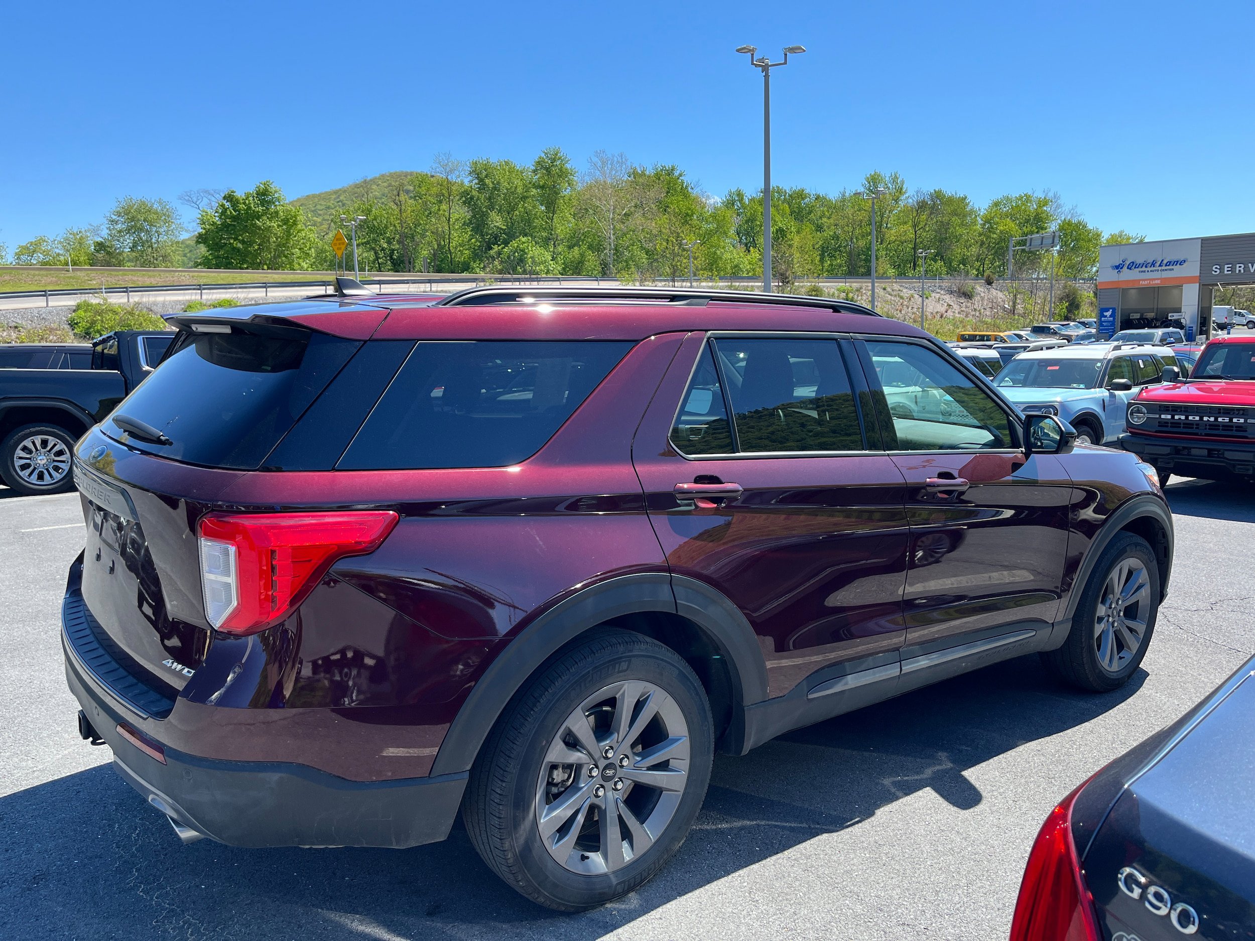Certified 2022 Ford Explorer XLT w/ Equipment Group 202A AWD/4WD image 4