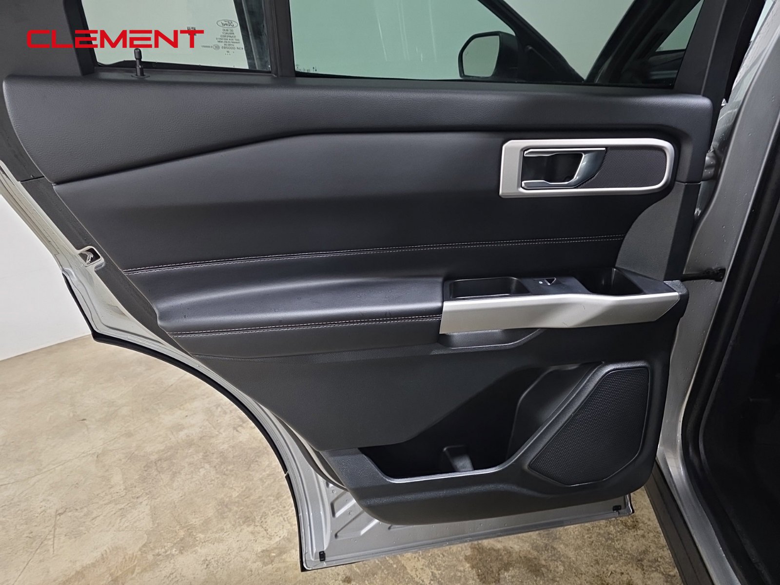 Certified 2022 Ford Explorer XLT w/ Equipment Group 202A image 27