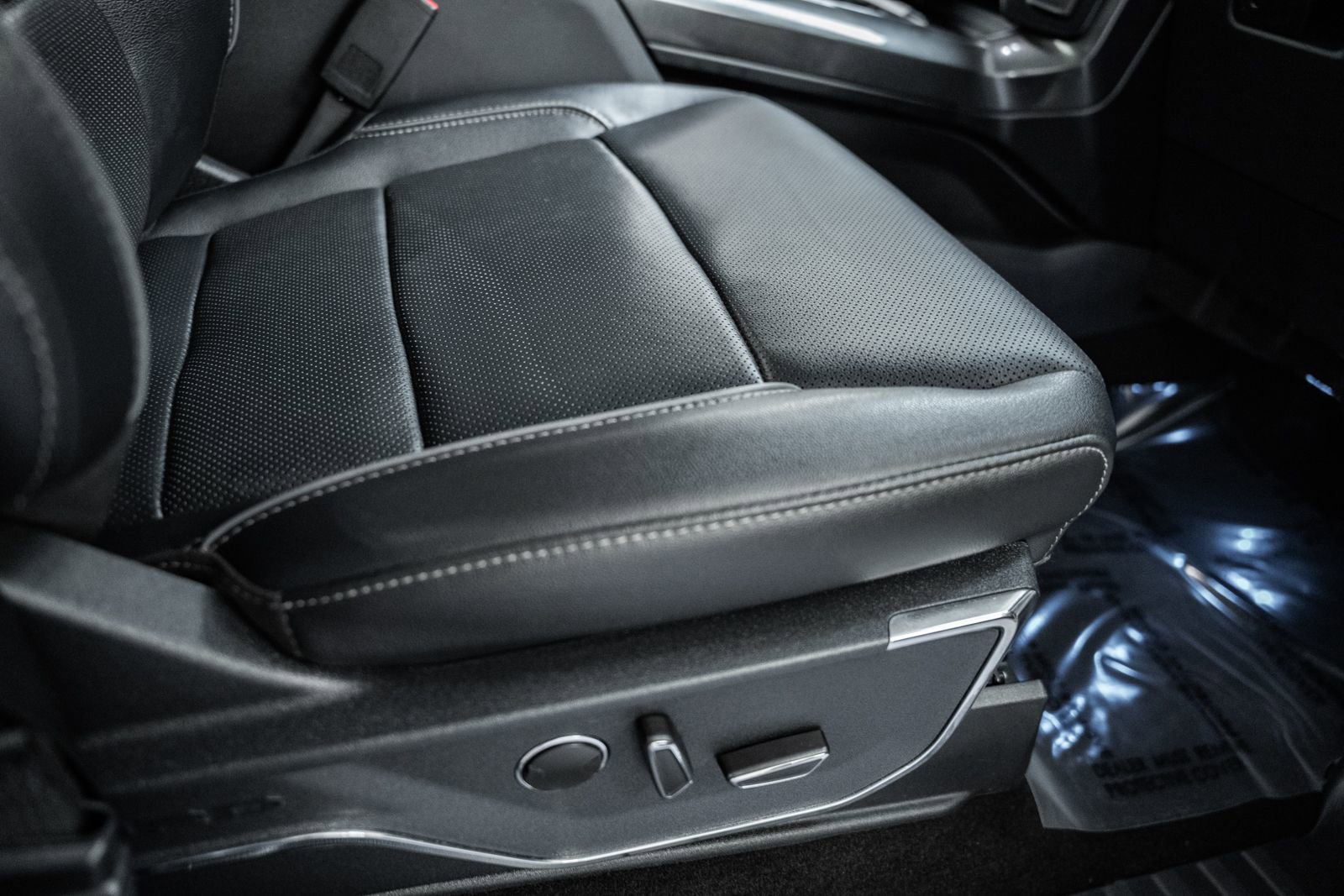 Certified 2023 Ford F150 Lariat w/ Equipment Group 502A High image 44