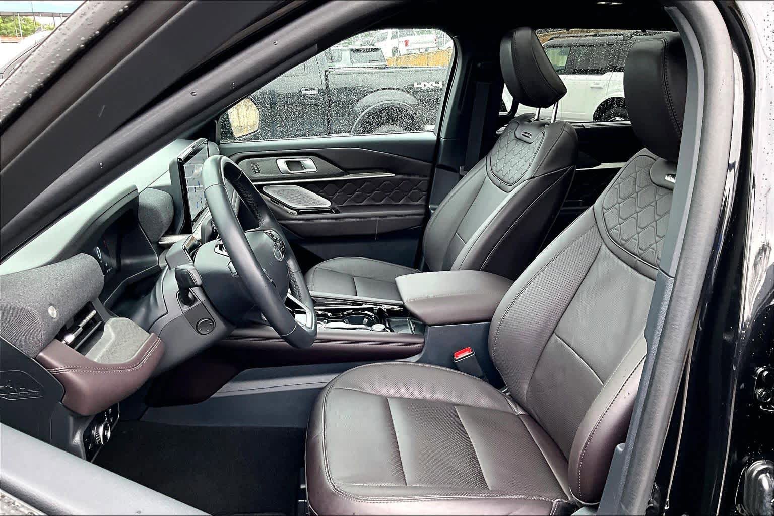 Certified 2025 Ford Explorer Platinum w/ Ultimate Package AWD/4WD image 8
