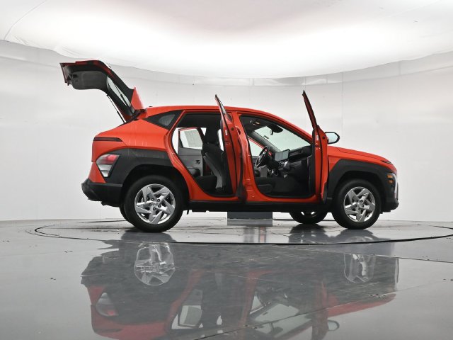 Used 2025 Hyundai Kona SE AWD/4WD image 50