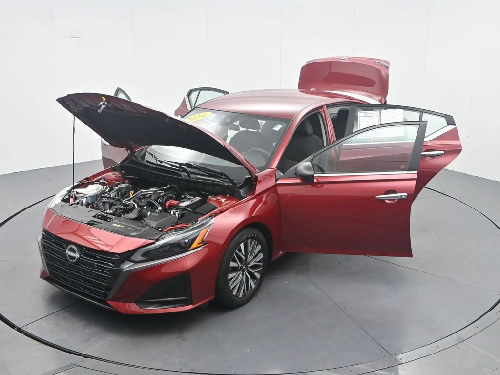 Used 2024 Nissan Altima 2.5 SV FWD image 47