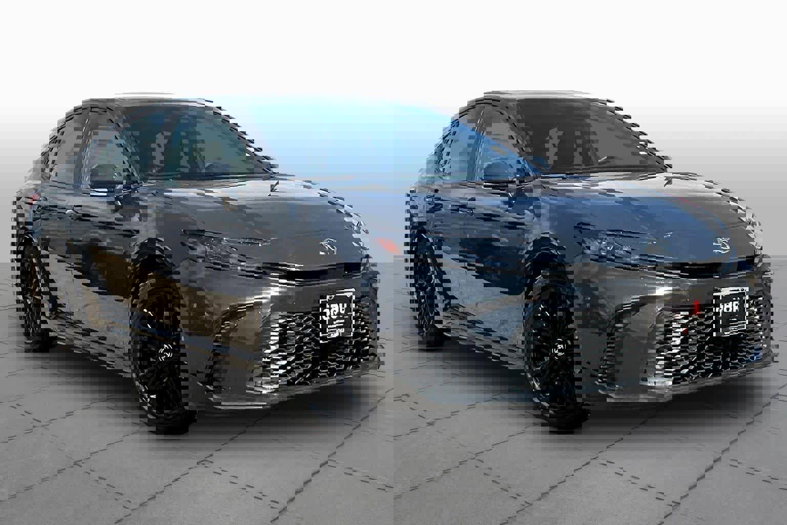 Used 2025 Toyota Camry SE image 5