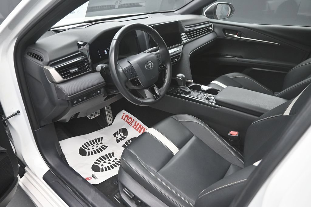 Used 2025 Toyota Camry SE FWD image 19