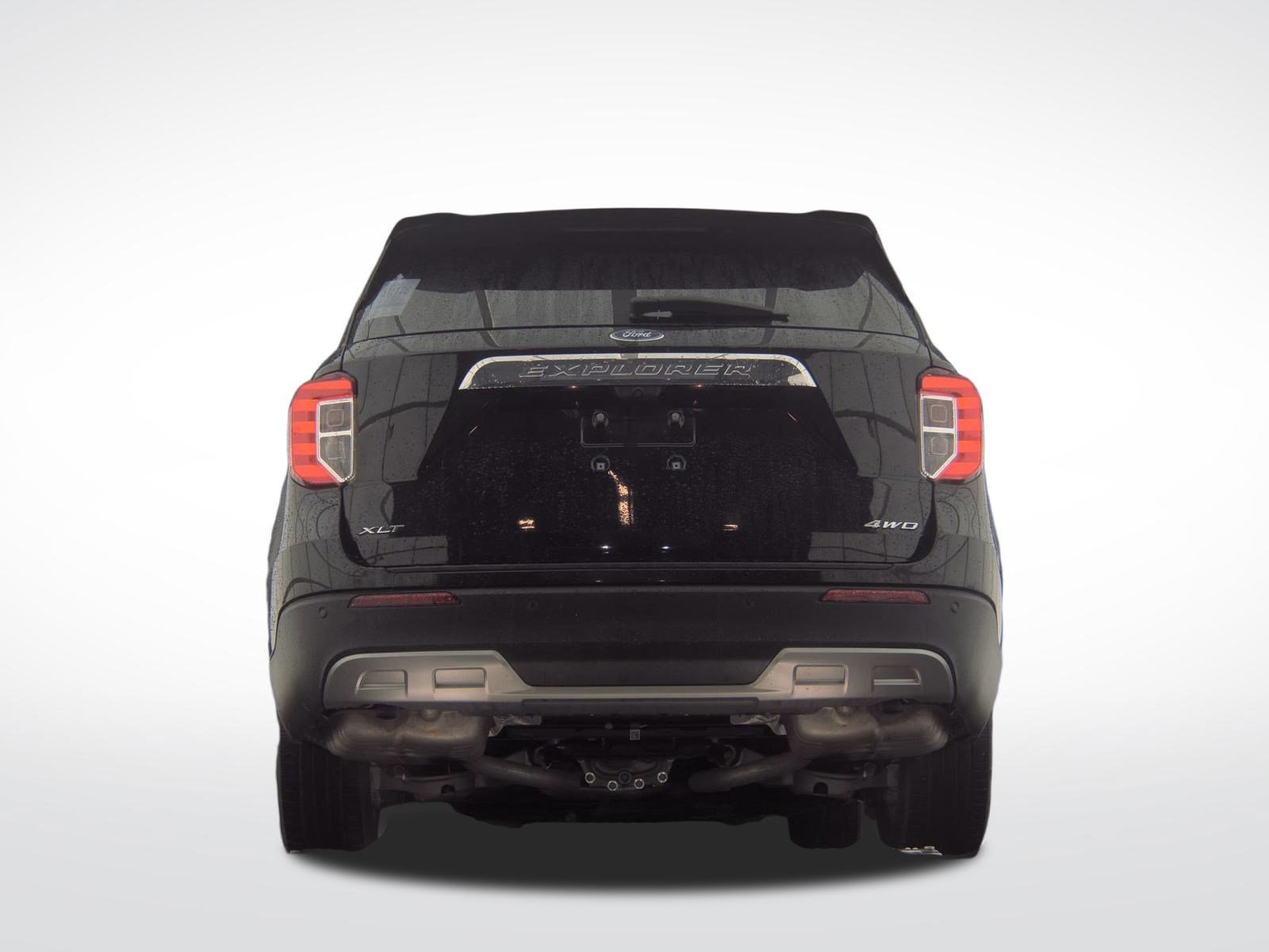 Certified 2022 Ford Explorer XLT w/ Equipment Group 202A image 4