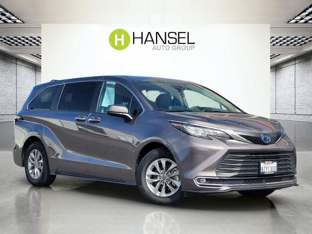 Used 2022 Toyota Sienna XLE AWD/4WD image 1