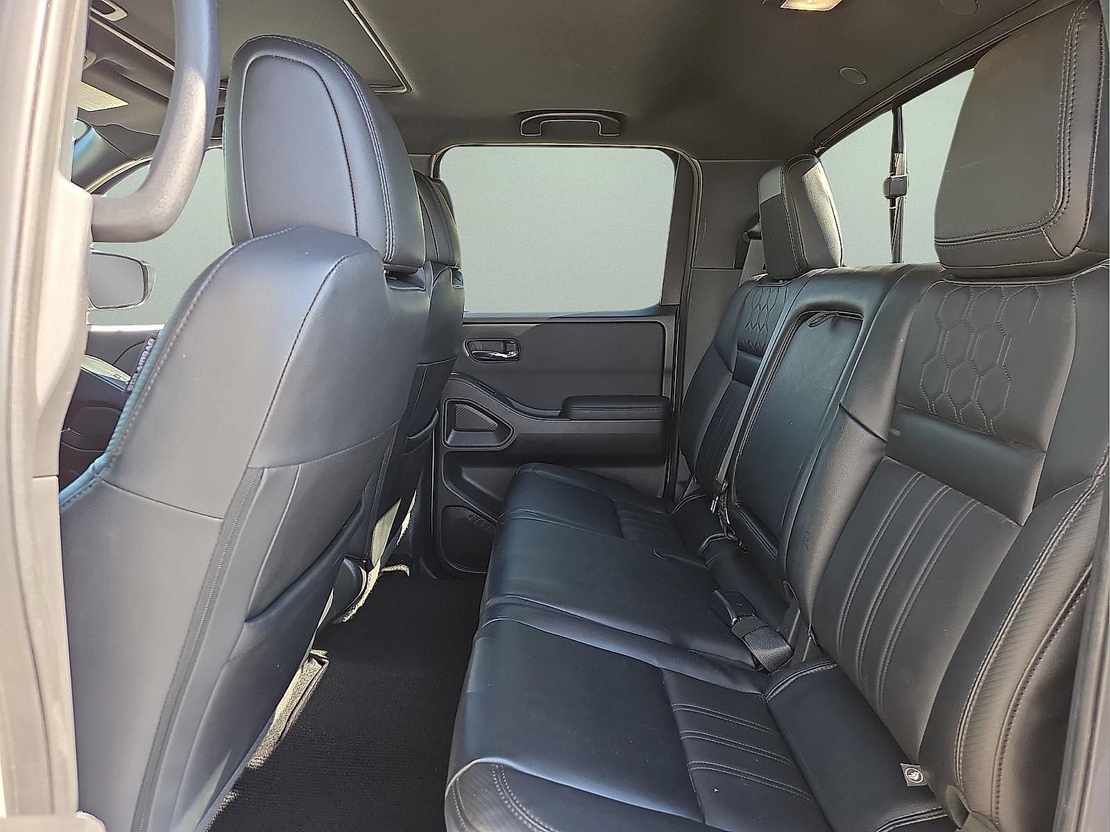 Used 2022 Nissan Frontier PRO-4X w/ Pro-4X Premium Package AWD/4WD image 10