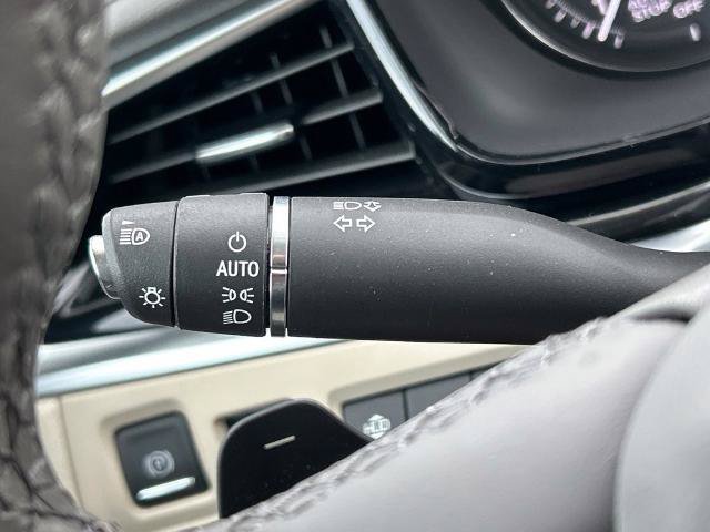 Used 2024 Cadillac XT6 Premium Luxury w/ Technology Package FWD image 32