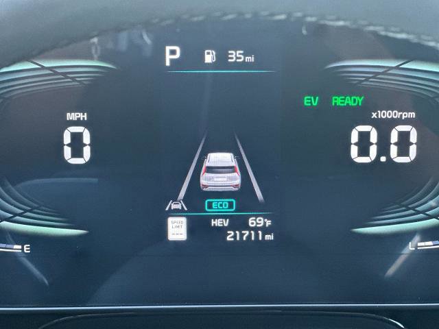 Used 2024 Kia Niro SX Touring image 27