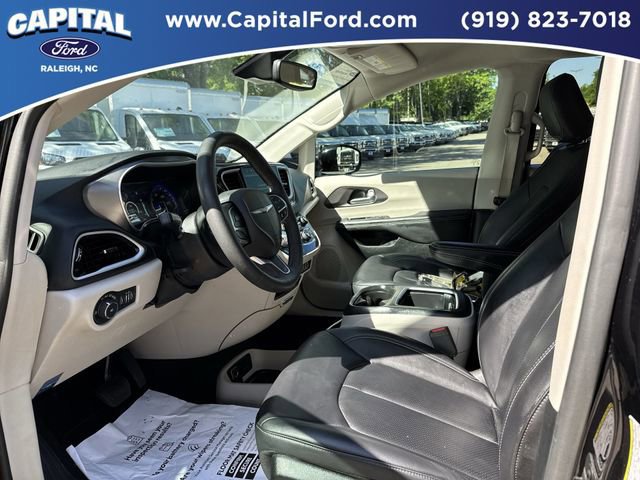 Used 2024 Chrysler Pacifica Touring-L image 21