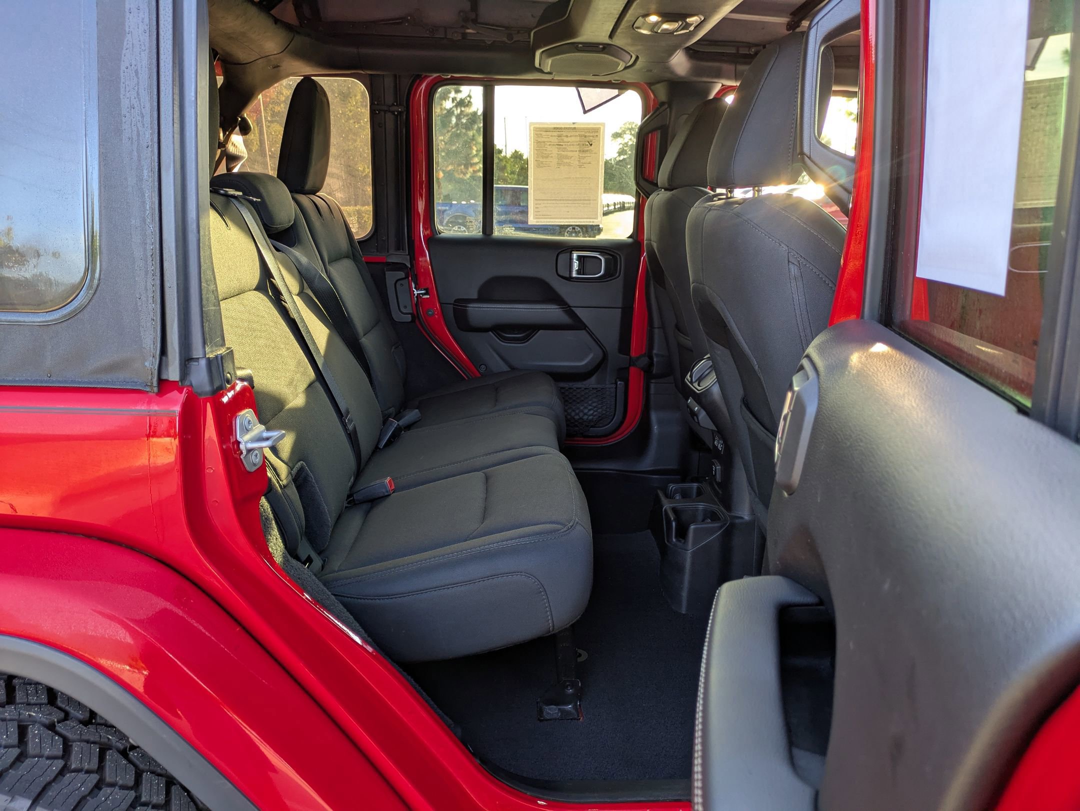 Used 2020 Jeep Wrangler Unlimited Sahara image 36