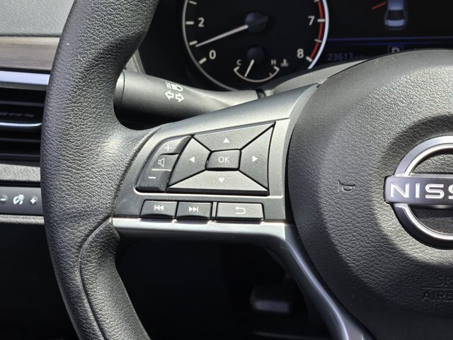 Used 2025 Nissan Altima 2.5 SV FWD image 14