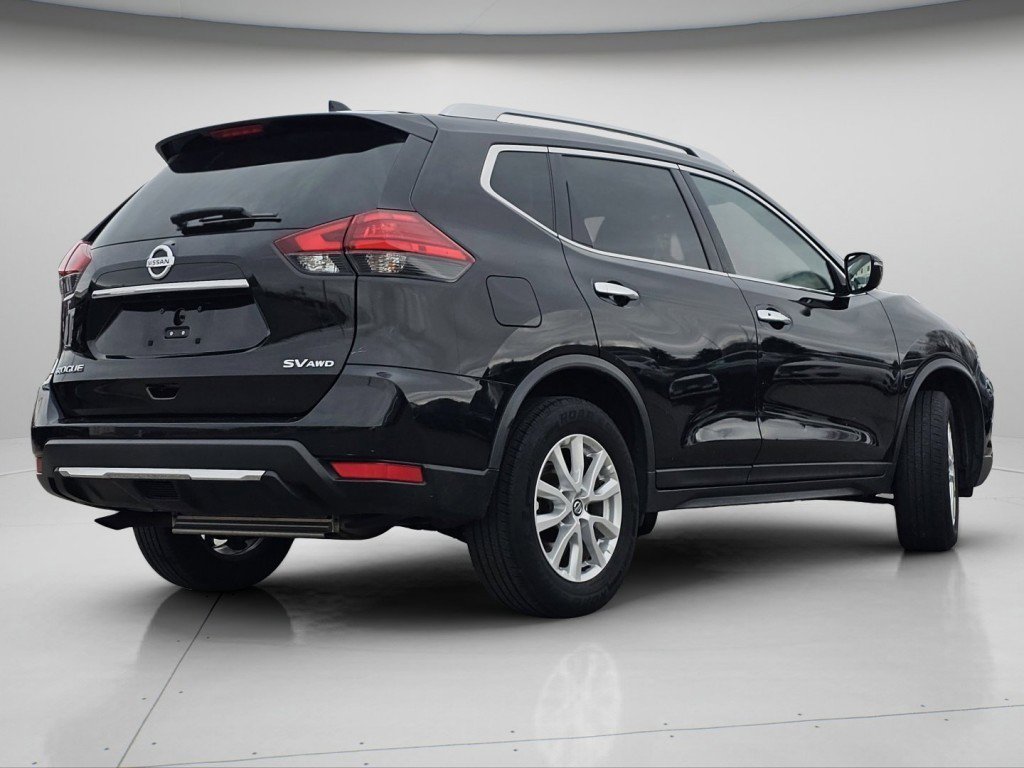 Used 2017 Nissan Rogue SV image 9
