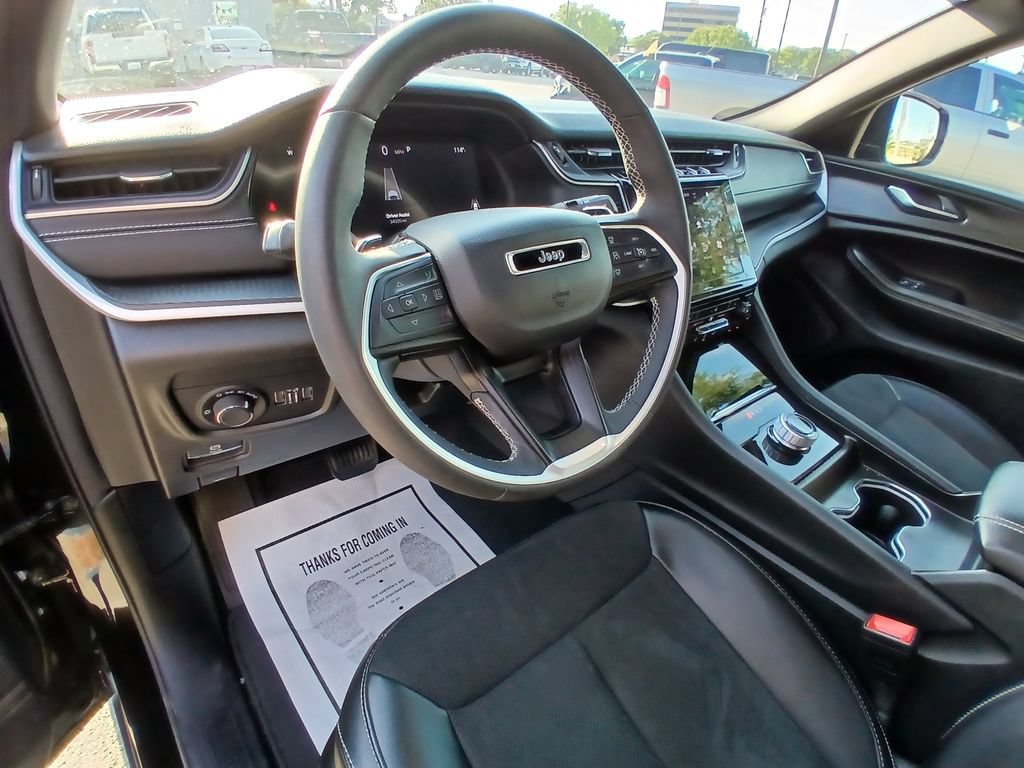 Used 2024 Jeep Grand Cherokee L Laredo RWD image 9