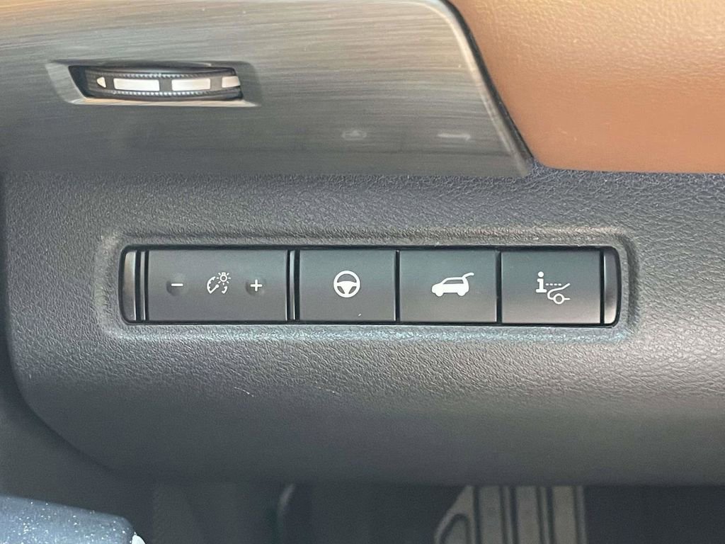 Used 2024 Nissan Pathfinder Platinum w/ Cargo Package AWD/4WD image 28
