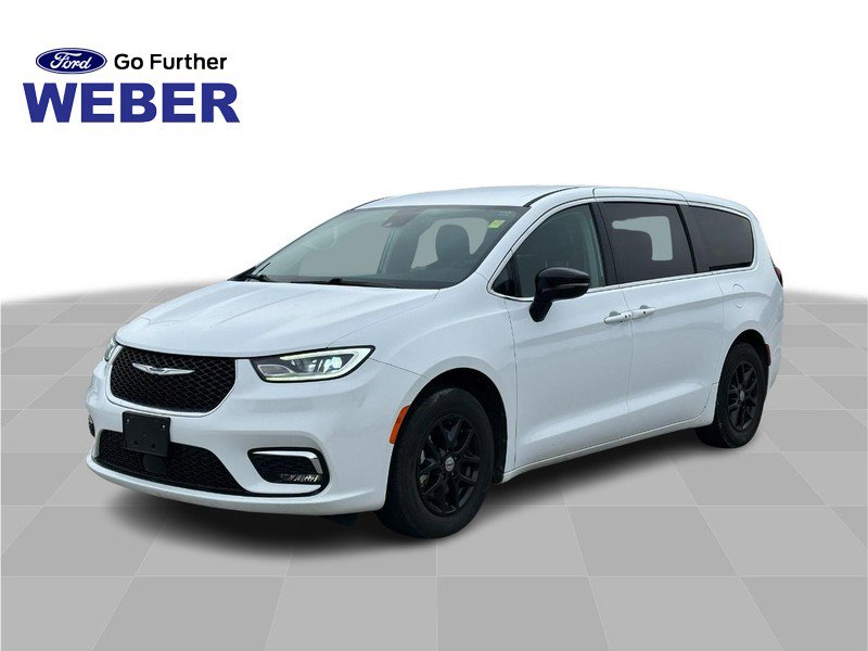 Used 2024 Chrysler Pacifica Touring-L FWD image 1