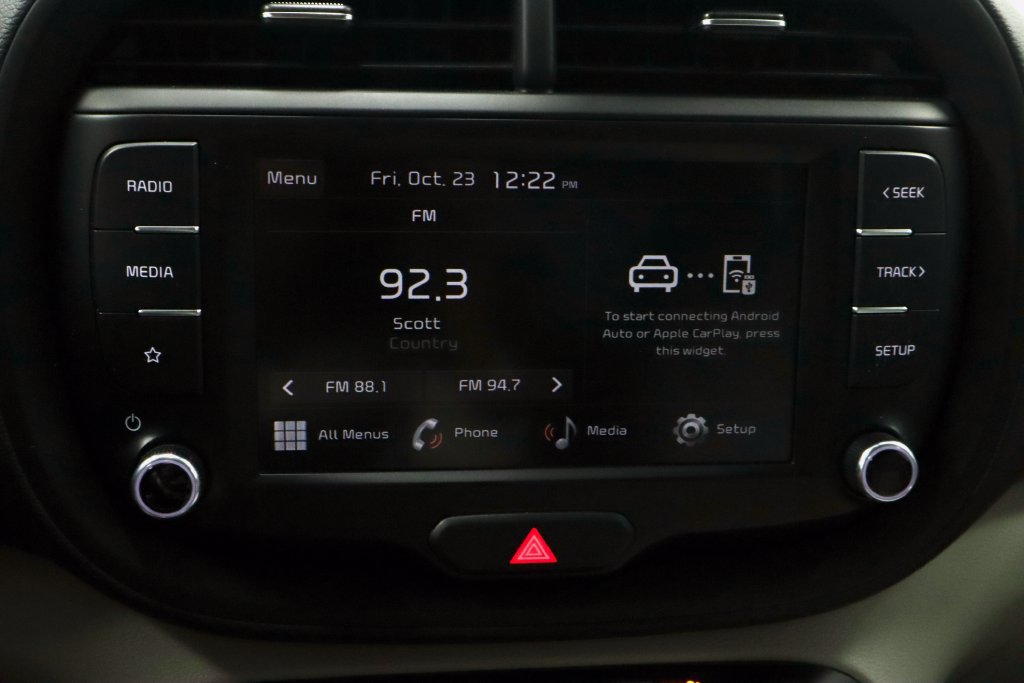 Used 2023 Kia Soul LX w/ LX Technology Package FWD image 3