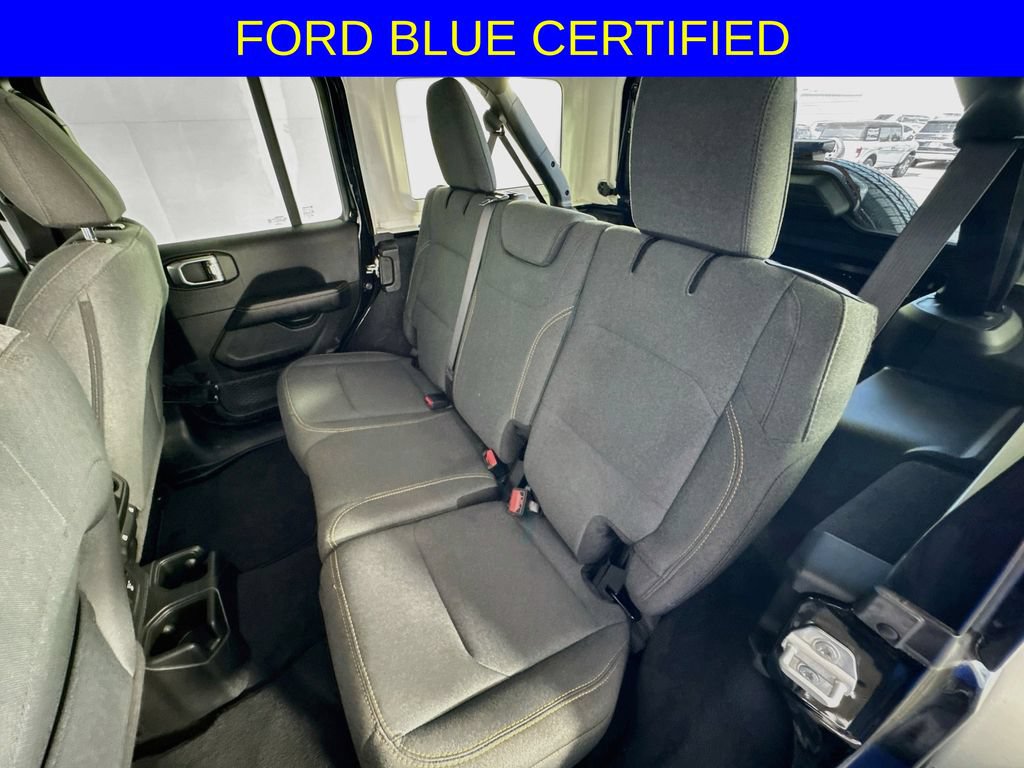 Used 2025 Jeep Wrangler Unlimited Sahara AWD/4WD image 26
