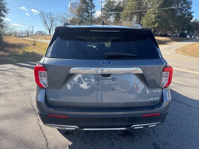 Certified 2022 Ford Explorer XLT w/ Equipment Group 202A image 3