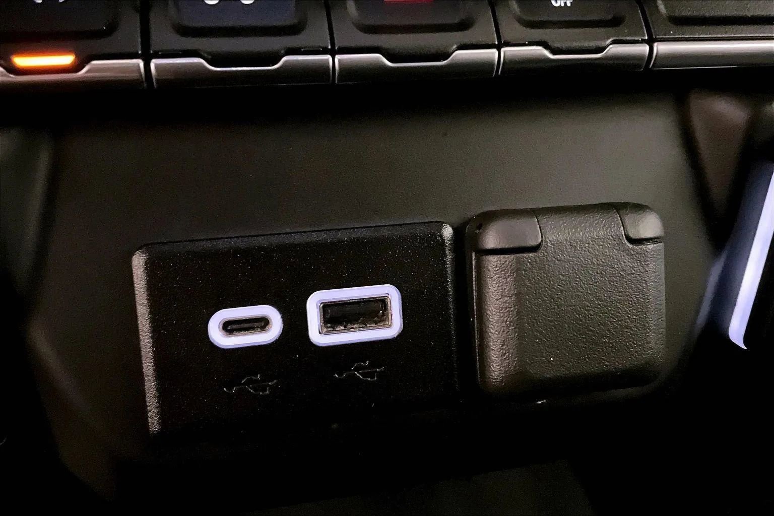 Used 2024 Chevrolet Silverado 1500 Custom image 31