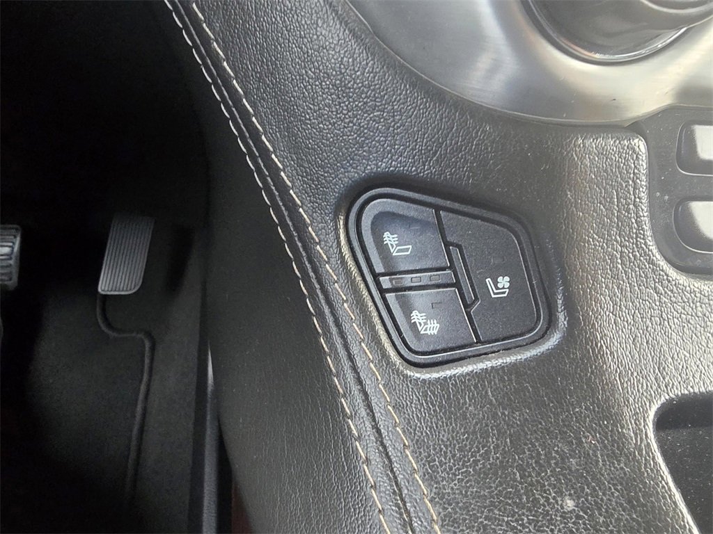 Used 2020 GMC Yukon XL SLT image 16