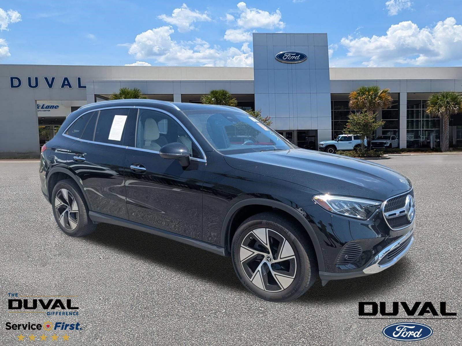 Used 2024 Mercedes-Benz GLC 300 4MATIC image 1