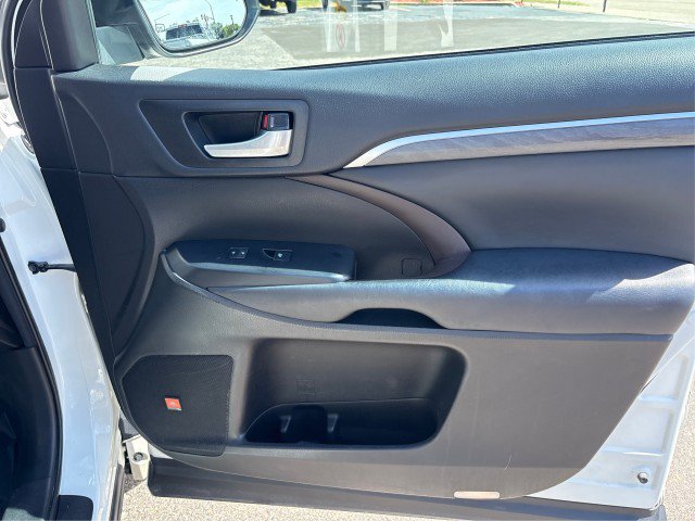 Used 2018 Toyota Highlander Limited AWD/4WD image 20