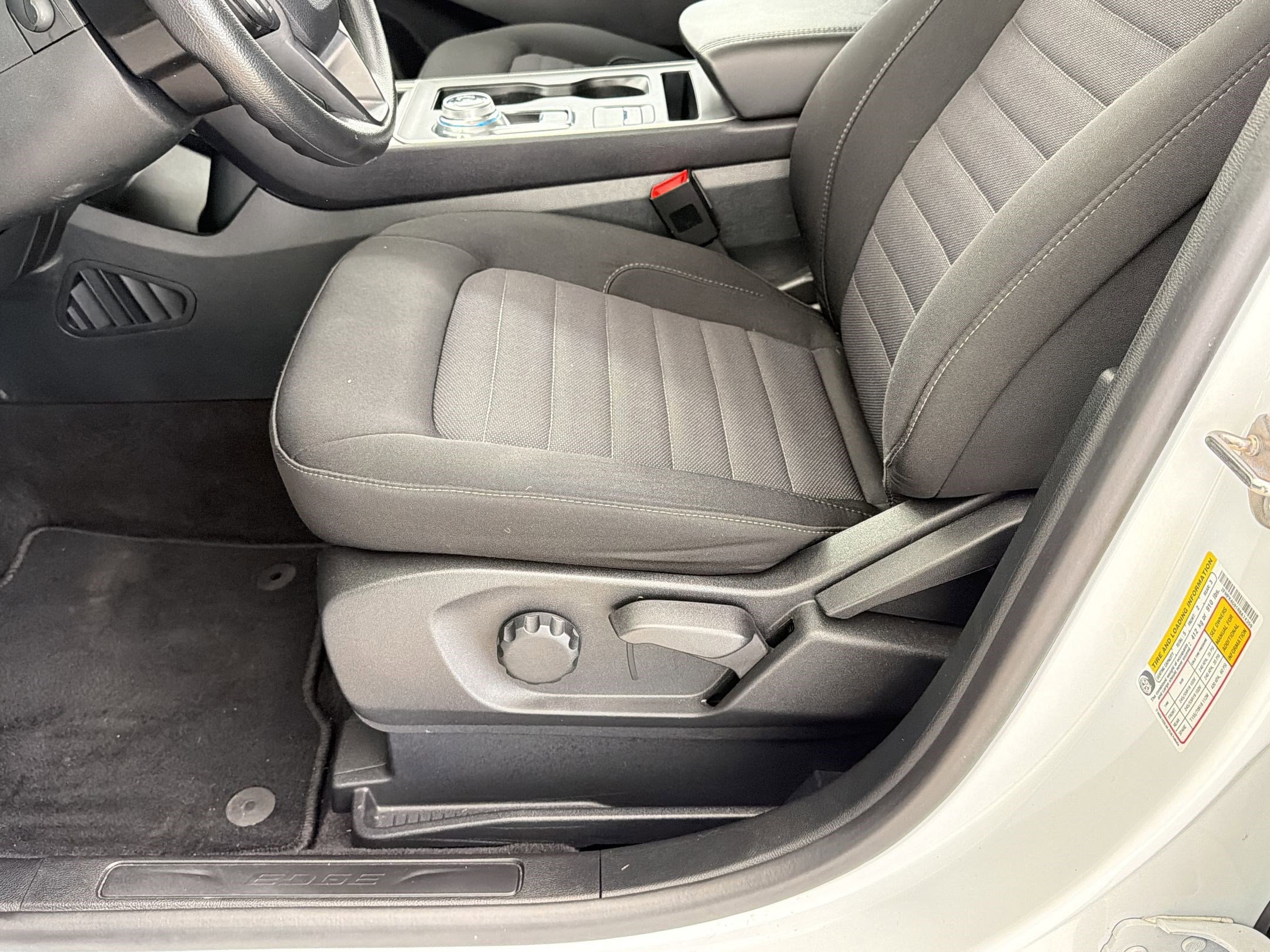 Certified 2024 Ford Edge SE w/ Black Appearance Package image 14