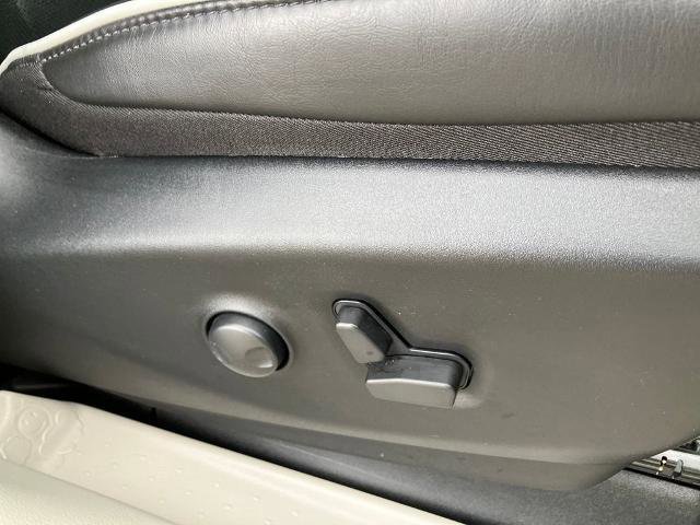 Used 2023 Chrysler Pacifica Limited AWD/4WD image 20