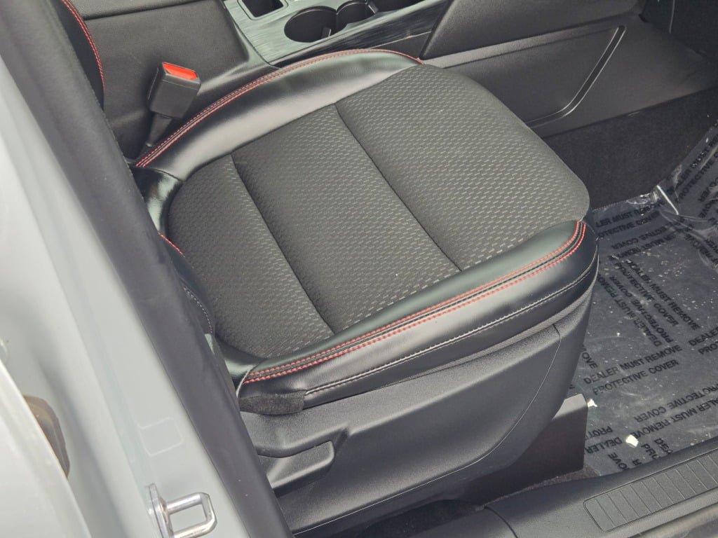 Certified 2025 Ford Escape ST-Line Select w/ Tech Pack #1 AWD/4WD image 8