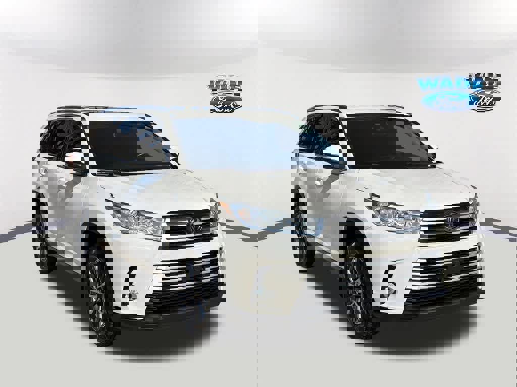 Used 2019 Toyota Highlander XLE w/ Carpet Mat Package (TMS) image 3