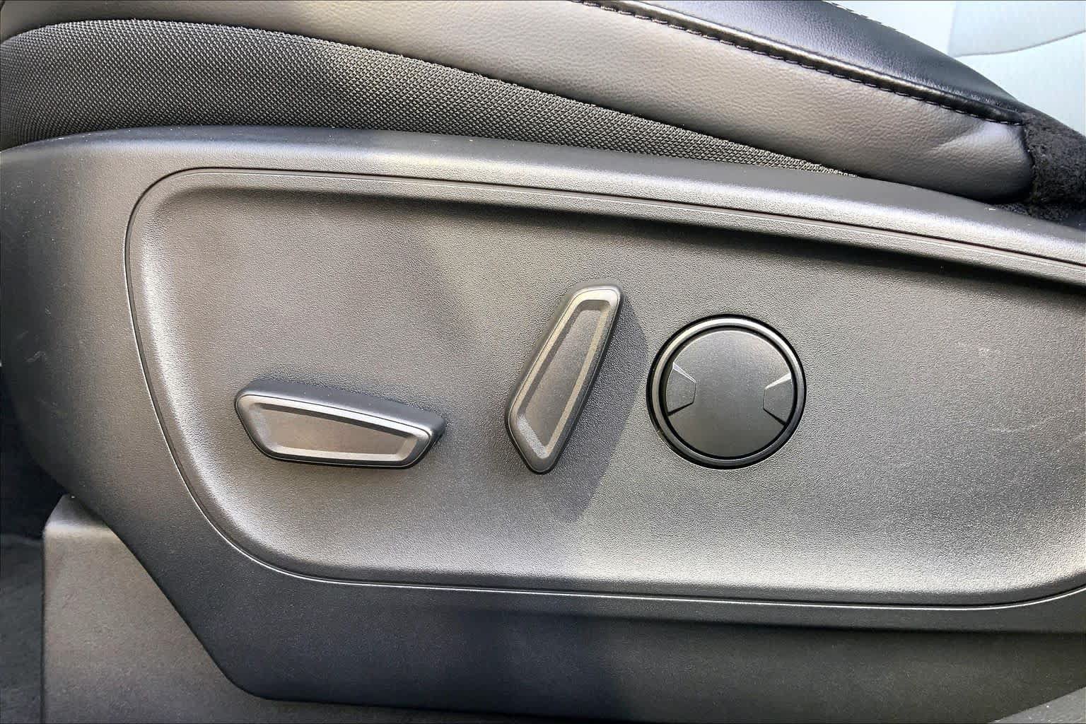Certified 2025 Ford Escape SE FWD image 58