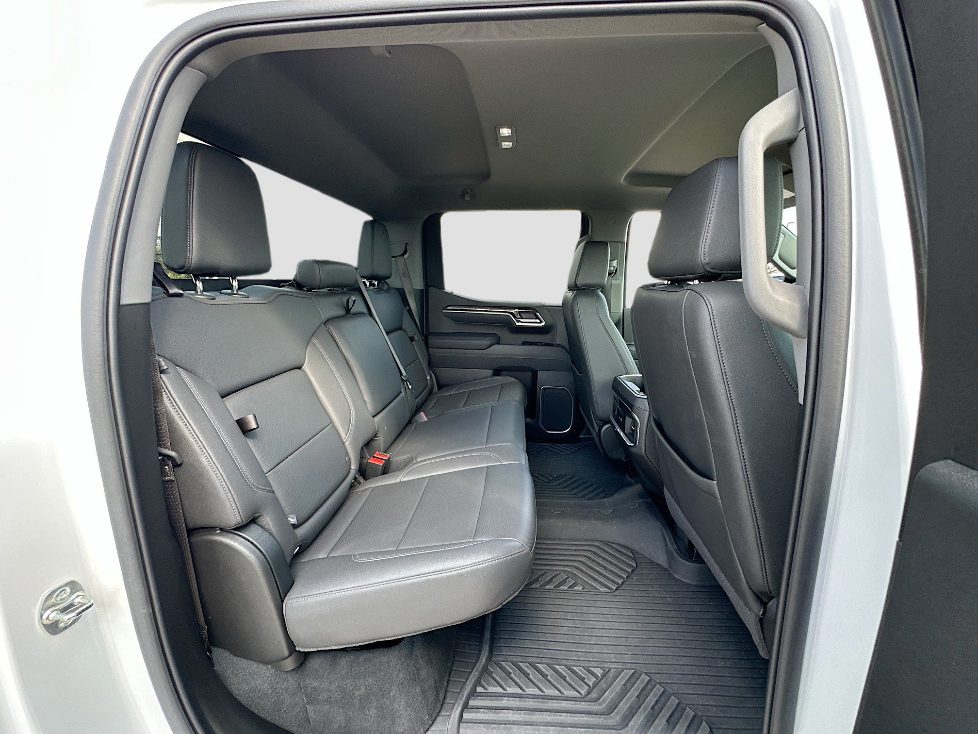 Used 2025 Chevrolet Silverado 1500 LTZ image 27