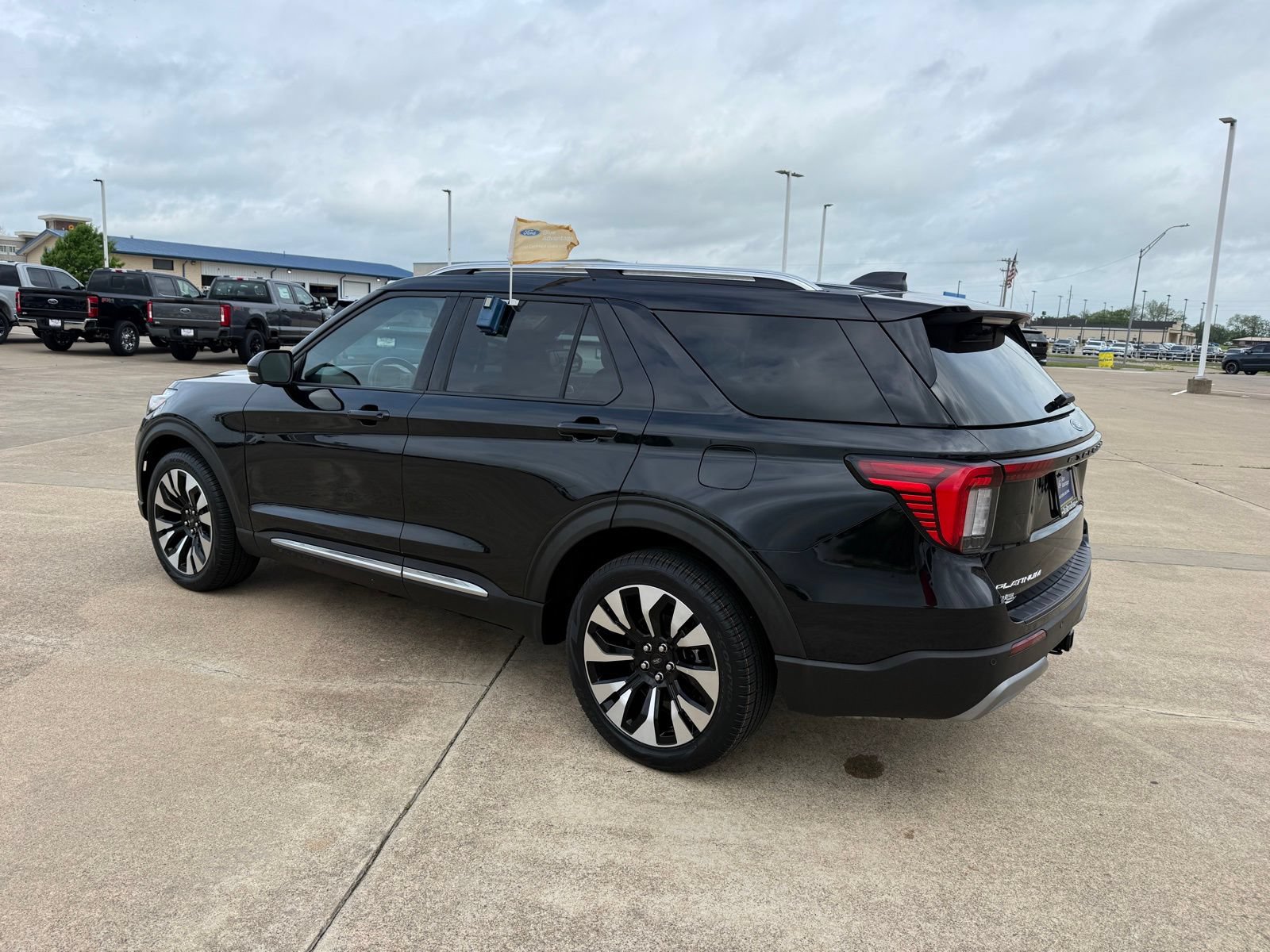 Certified 2025 Ford Explorer Platinum w/ LUX Leather Package AWD/4WD image 7