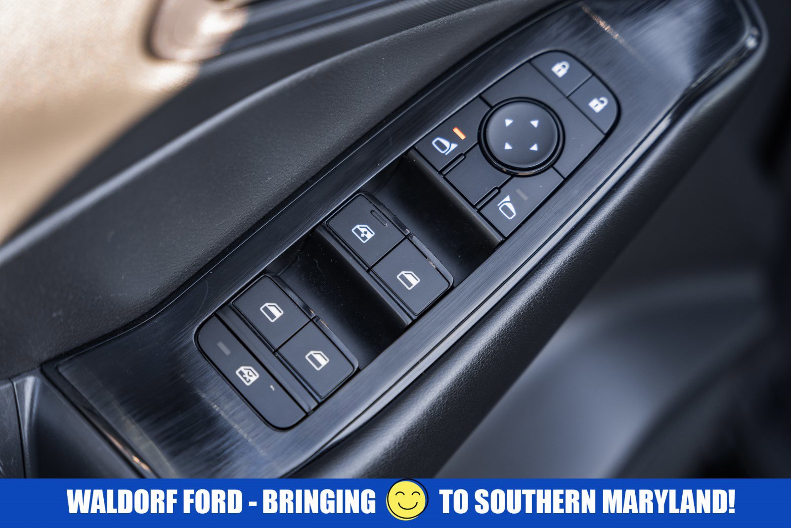 Used 2024 Nissan Rogue S image 32