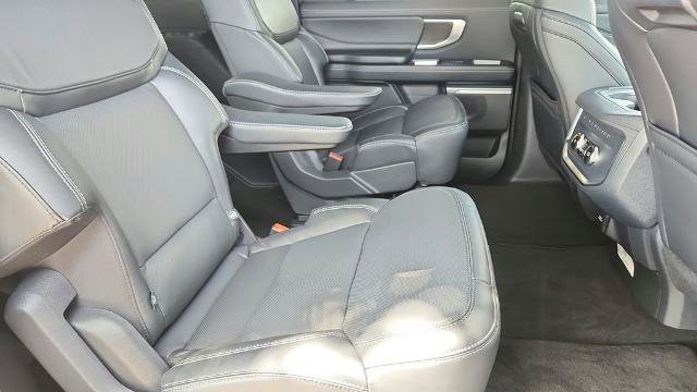 Certified 2025 Ford Expedition Max Platinum w/ Stealth Appearance Package AWD/4WD image 36