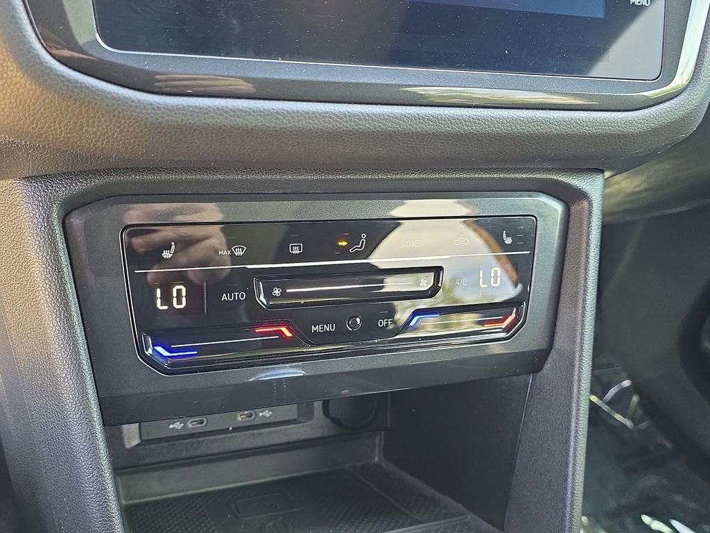 Used 2024 Volkswagen Tiguan SE R-Line image 24