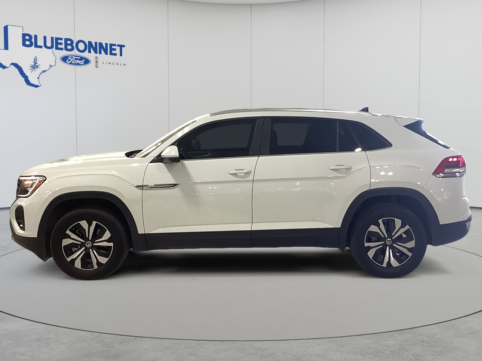 Used 2024 Volkswagen Atlas Cross Sport SE FWD image 8