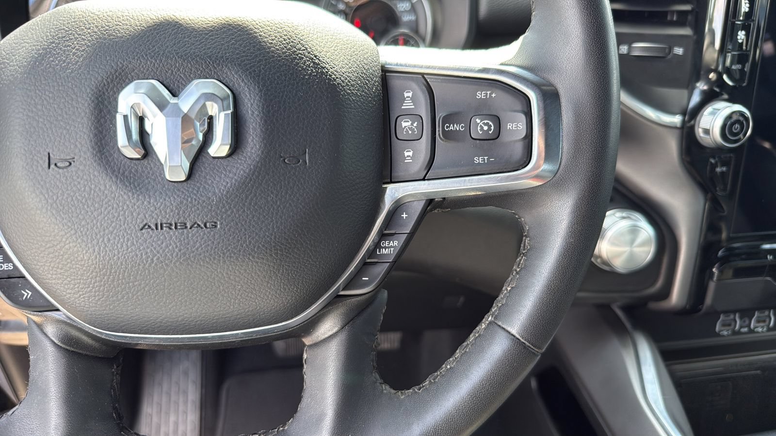 Used 2025 RAM 1500 Laramie AWD/4WD image 16