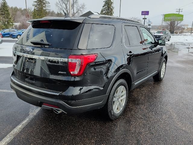 Certified 2018 Ford Explorer XLT w/ Equipment Group 202A image 5