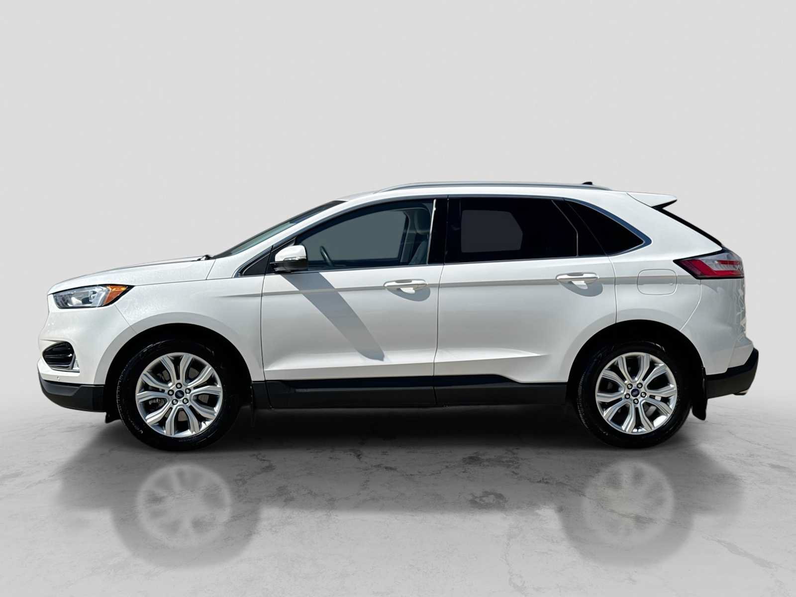 Certified 2020 Ford Edge Titanium AWD/4WD image 3