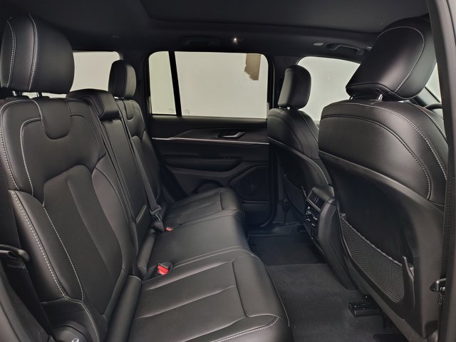 Used 2024 Jeep Grand Cherokee Limited w/ Black Appearance Package AWD/4WD image 16