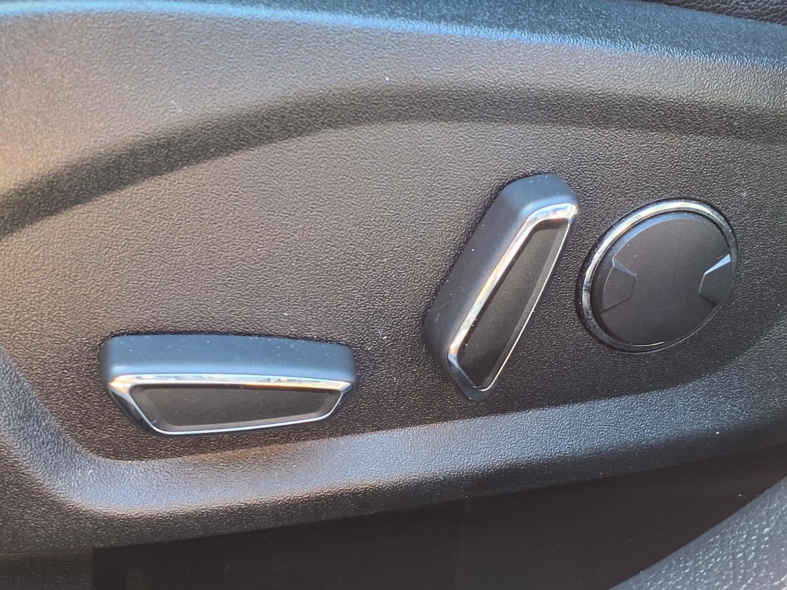 Certified 2018 Ford Fusion SE w/ Equipment Group 201A FWD image 12