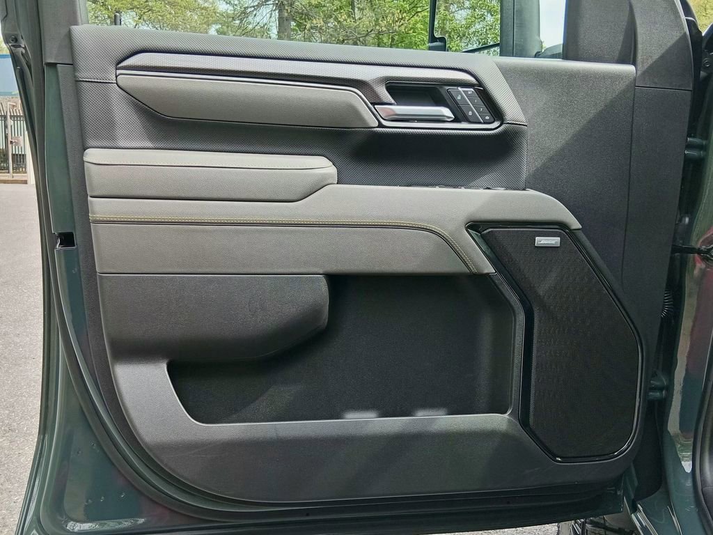 Used 2025 Chevrolet Silverado 2500 ZR2 w/ Technology Package image 18