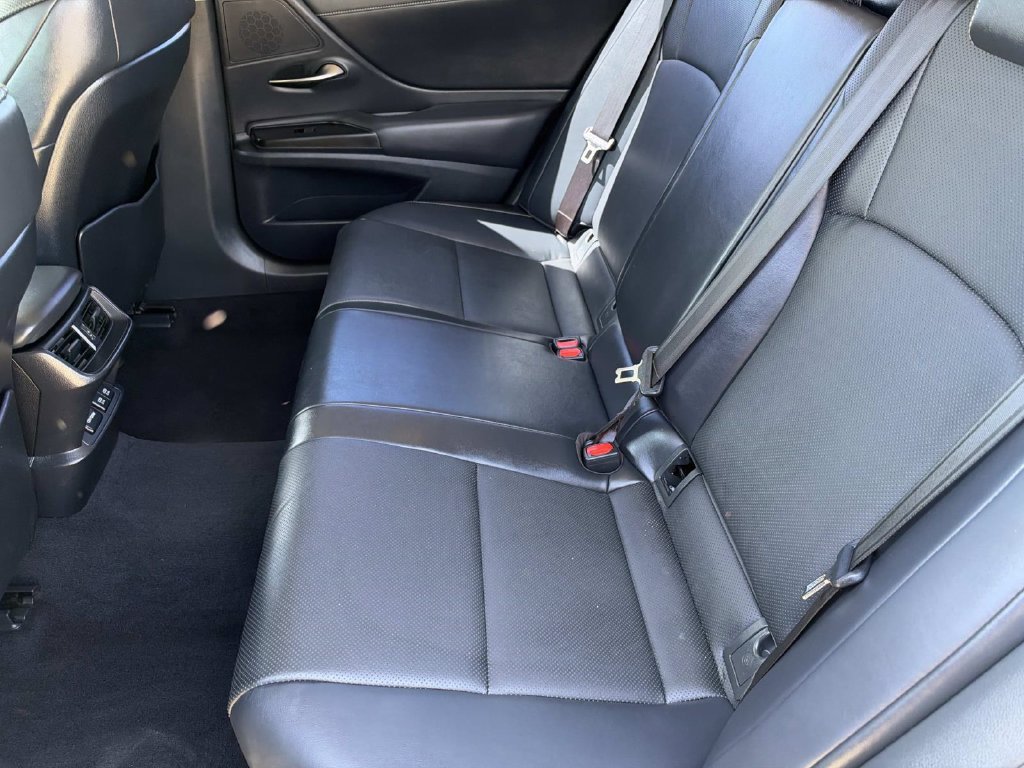 Used 2019 Lexus ES 300h w/ Premium Package FWD image 19