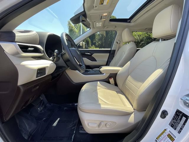 Used 2021 Toyota Highlander XLE FWD image 10