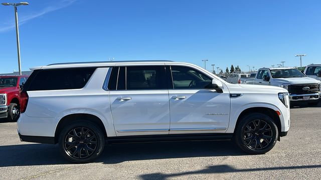 Used 2022 GMC Yukon XL Denali w/ Denali Premium Package image 2